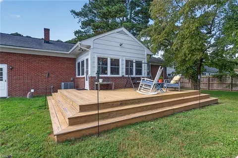 Exterior - 302 Jordan Dr, Smithfield, VA 23430 photo 6 of 10