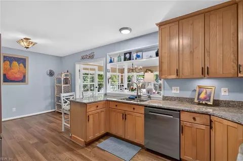 Kitchen - 302 Jordan Dr, Smithfield, VA 23430 photo 3 of 4