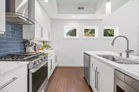 Kitchen - 19 Brough Ln #3, Hampton, VA 23669 photo 5 of 6