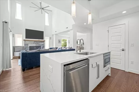 Kitchen - 19 Brough Ln #3, Hampton, VA 23669 photo 3 of 6