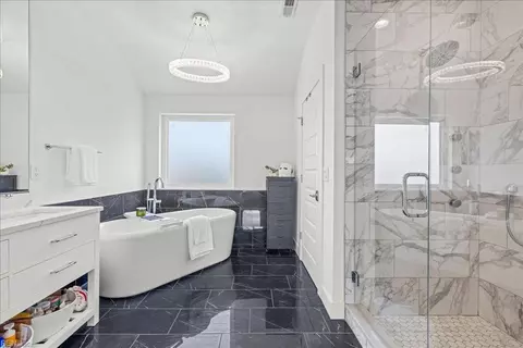 Bath - 19 Brough Ln #3, Hampton, VA 23669 photo 3 of 4