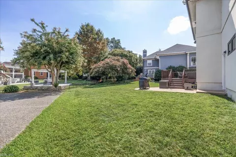 Exterior - 19 Brough Ln #3, Hampton, VA 23669 photo 2 of 8