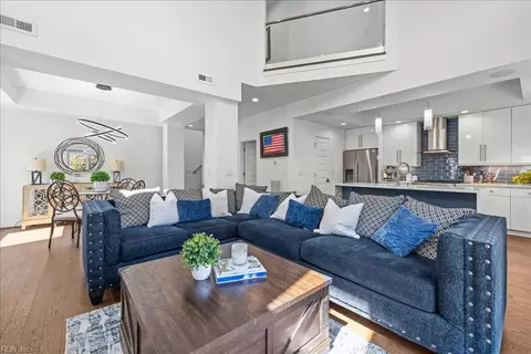 Living - 19 Brough Ln #3, Hampton, VA 23669 photo 5 of 5