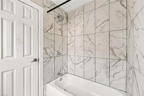 Bath - 607 E Pembroke Ave, Hampton, VA 23669 photo 4 of 4