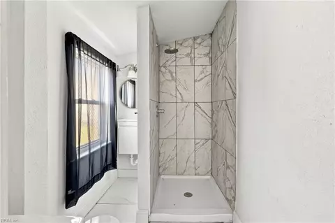 Bath - 607 E Pembroke Ave, Hampton, VA 23669 photo 1 of 4