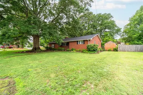 Exterior - 2600 Janson Dr, Chesapeake, VA 23321 photo 3 of 6
