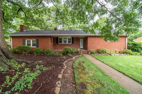 Exterior - 2600 Janson Dr, Chesapeake, VA 23321 photo 2 of 6