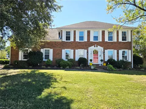 833 Kemp Meadow Dr, Chesapeake, VA 23320