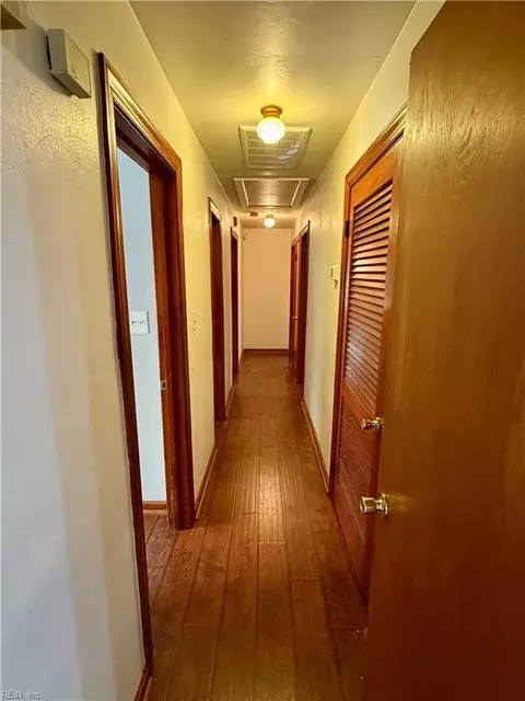 Entry Way - 1452 E Pembroke Ave, Hampton, VA 23663 photo 2 of 2