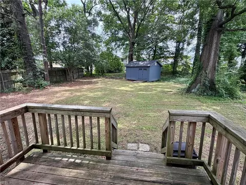 Exterior - 1452 E Pembroke Ave, Hampton, VA 23663 photo 4 of 6