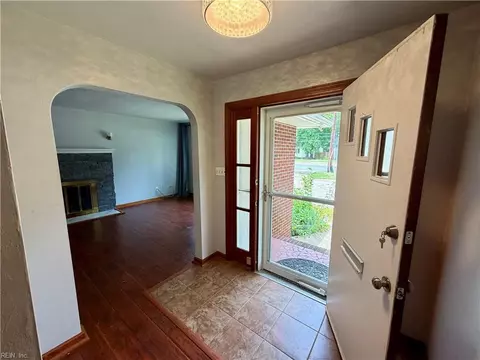 Entry Way - 1452 E Pembroke Ave, Hampton, VA 23663 photo 1 of 2