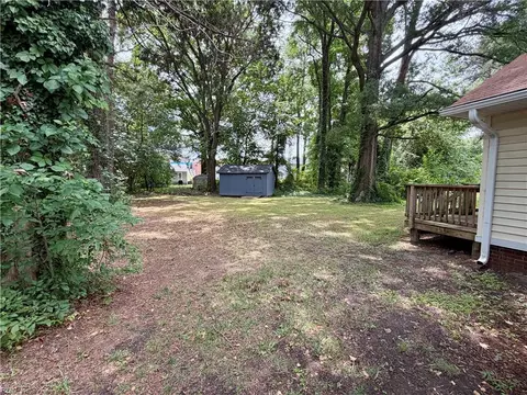 Exterior - 1452 E Pembroke Ave, Hampton, VA 23663 photo 5 of 6
