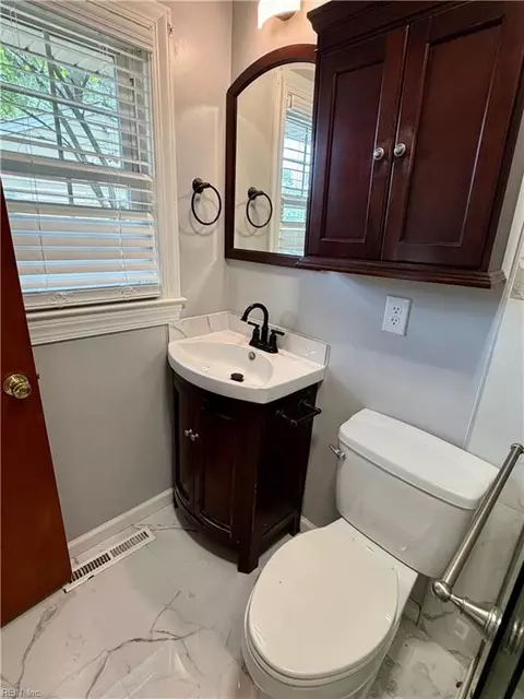 Bath - 1452 E Pembroke Ave, Hampton, VA 23663 photo 6 of 6