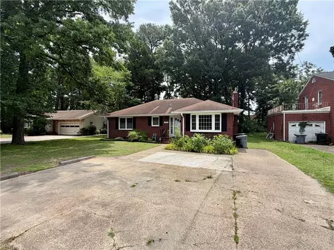 Exterior - 1452 E Pembroke Ave, Hampton, VA 23663 photo 1 of 6