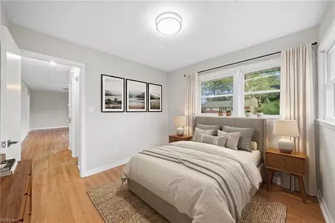 Bedroom - 10 Eastlawn Dr, Hampton, VA 23664 photo 1 of 10