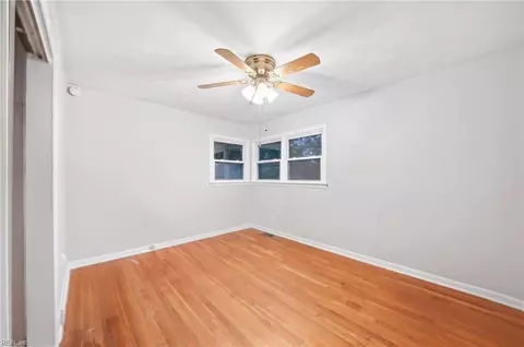 Bedroom - 10 Eastlawn Dr, Hampton, VA 23664 photo 9 of 10