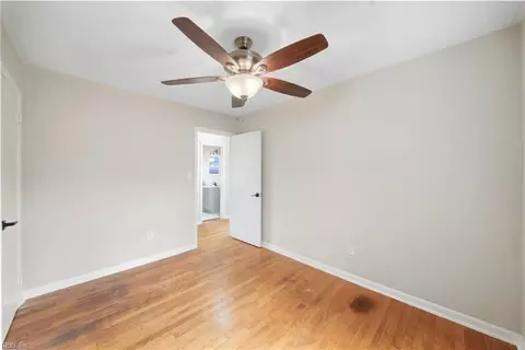 Bedroom - 10 Eastlawn Dr, Hampton, VA 23664 photo 4 of 10
