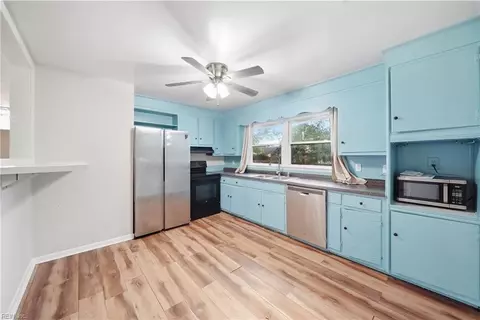Kitchen - 10 Eastlawn Dr, Hampton, VA 23664 photo 1 of 1