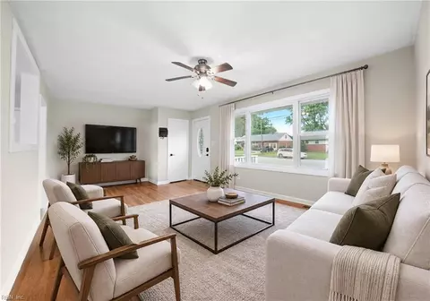 Living - 10 Eastlawn Dr, Hampton, VA 23664 photo 1 of 4
