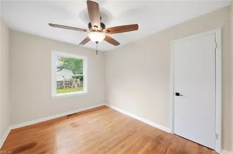 Bedroom - 10 Eastlawn Dr, Hampton, VA 23664 photo 2 of 10