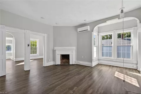 Living - 406 S Armistead Ave, Hampton, VA 23669 photo 2 of 8