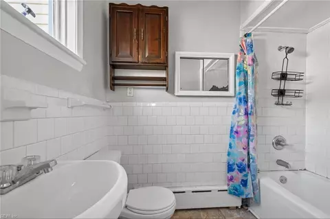 Bath - 406 S Armistead Ave, Hampton, VA 23669 photo 4 of 4