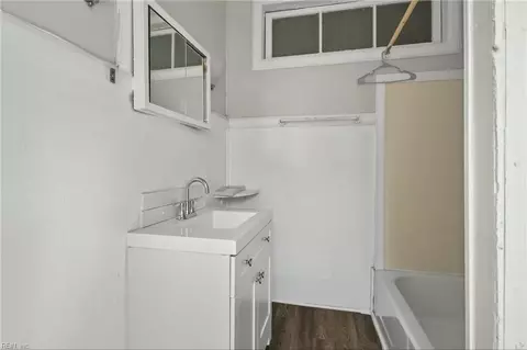 Bath - 406 S Armistead Ave, Hampton, VA 23669 photo 2 of 4