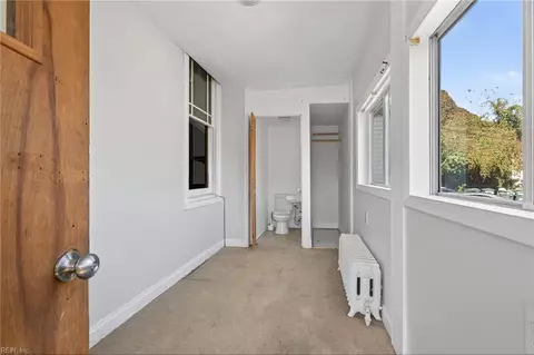 Entry Way - 406 S Armistead Ave, Hampton, VA 23669 photo 4 of 5