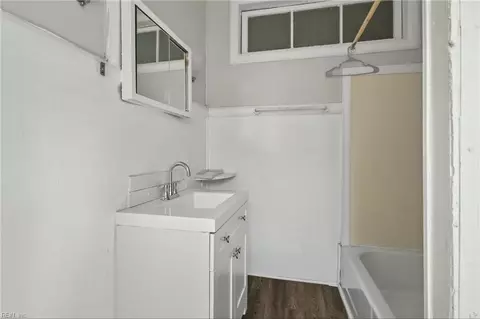 Bath - 406 S Armistead Ave, Hampton, VA 23669 photo 3 of 4