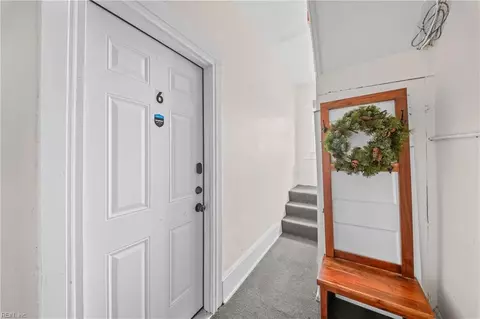 Entry Way - 406 S Armistead Ave, Hampton, VA 23669 photo 2 of 5