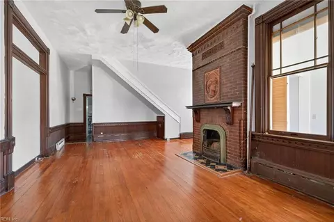 Living - 406 S Armistead Ave, Hampton, VA 23669 photo 4 of 8