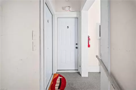 Entry Way - 406 S Armistead Ave, Hampton, VA 23669 photo 3 of 5