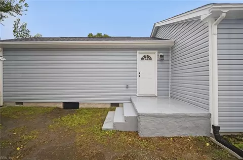 Exterior - 1085 Cascade Blvd, Chesapeake, VA 23324 photo 3 of 4