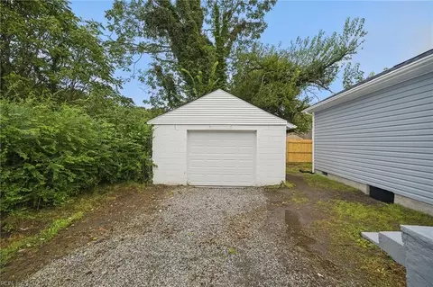 Exterior - 1085 Cascade Blvd, Chesapeake, VA 23324 photo 2 of 4