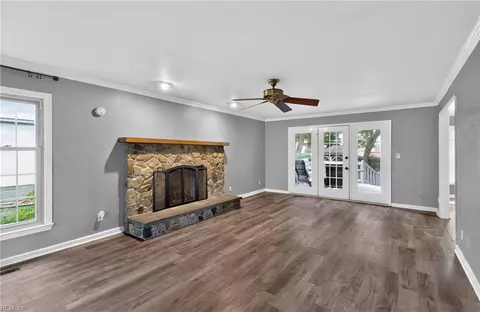 Living - 216 Admiral Ct, Hampton, VA 23669 photo 1 of 4