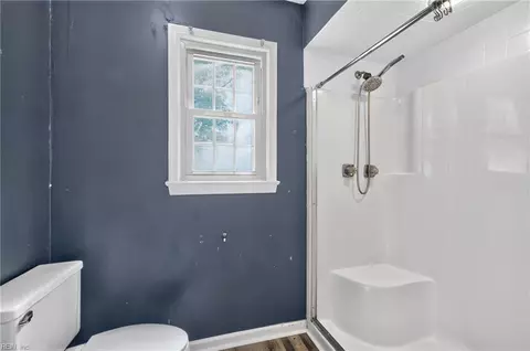 Bath - 216 Admiral Ct, Hampton, VA 23669 photo 2 of 2