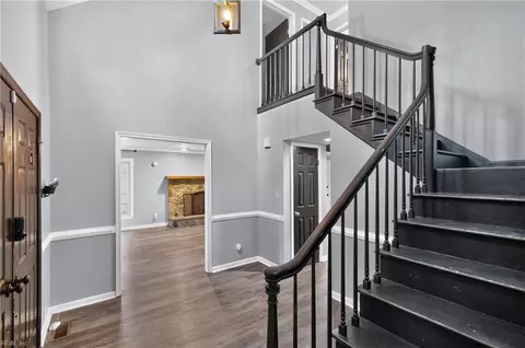 Entry Way - 216 Admiral Ct, Hampton, VA 23669 photo 2 of 12