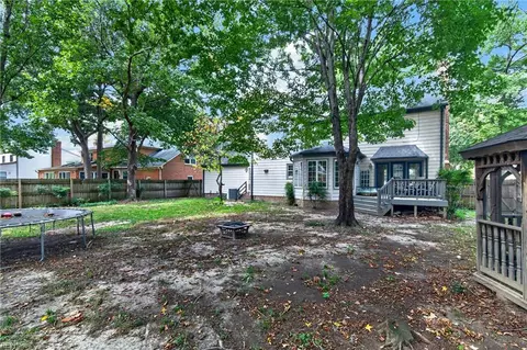 Exterior - 216 Admiral Ct, Hampton, VA 23669 photo 7 of 8
