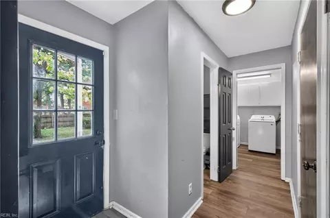 Entry Way - 216 Admiral Ct, Hampton, VA 23669 photo 5 of 12