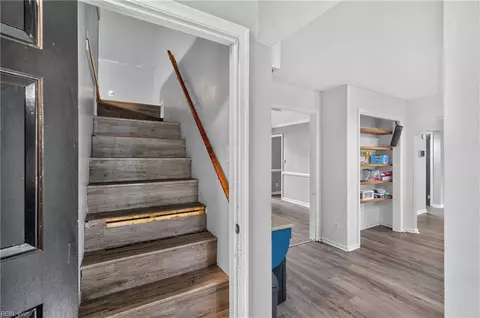 Entry Way - 216 Admiral Ct, Hampton, VA 23669 photo 6 of 12