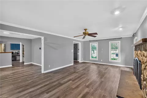 Living - 216 Admiral Ct, Hampton, VA 23669 photo 3 of 4