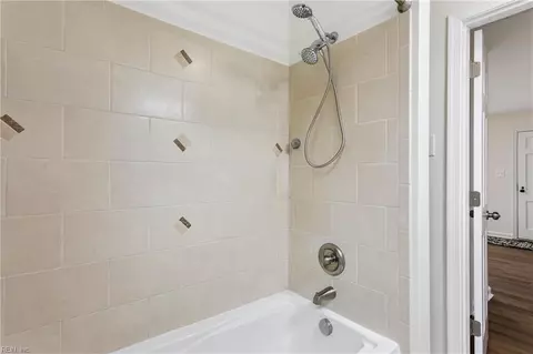 Bath - 23 Laurel Dr, Hampton, VA 23669 photo 3 of 3