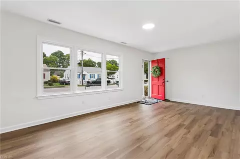 Living - 23 Laurel Dr, Hampton, VA 23669 photo 1 of 1