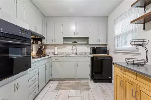Kitchen - 16 Longwood Dr, Hampton, VA 23669 photo 2 of 6