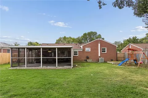Exterior - 16 Longwood Dr, Hampton, VA 23669 photo 7 of 11