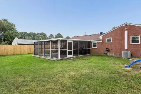 Exterior - 16 Longwood Dr, Hampton, VA 23669 photo 8 of 11