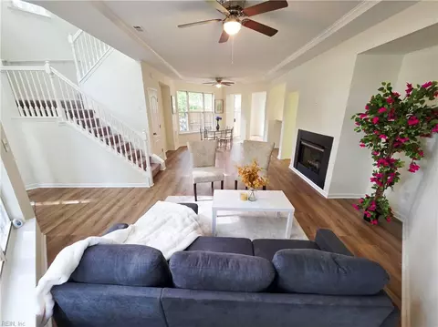800 Oak Springs Ct, Newport News, VA 23602