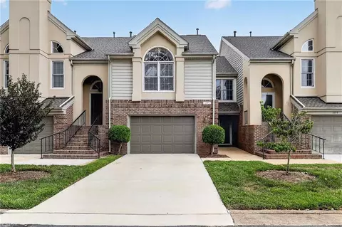 1075 Hanson Way, Virginia Beach, VA 23454