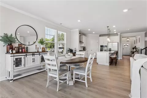 Dining - 189 Royal Blackheath, Smithfield, VA 23430 photo 3 of 3