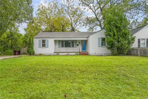 1540 Bainbridge Blvd, Chesapeake, VA 23324